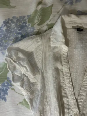 American Eagle V-Neck top puff sleeves tie back  thumbnail 3