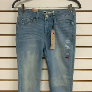 Levi's 535 Ultra Low Rise Legging Crop NWT Size 27 Light Wash Color Variation thumbnail 2