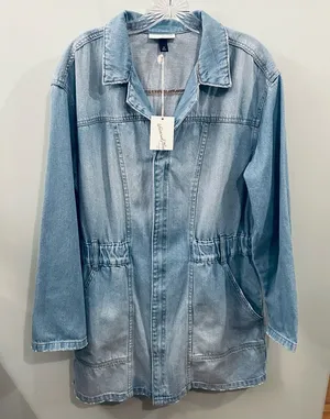 Universal Threads Mid Length Distressed Jean Jacket NWT Size 16 thumbnail 1