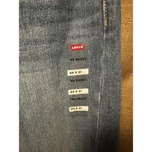 NWT Levis 94 Baggy Mid Rise Straight Leg Jeans Size 24x31 thumbnail 3