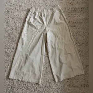 Lululemon Stretch Woven Ruffle-Waist Wide-Leg Crop Pants‎ Sz XL in Bone thumbnail 3