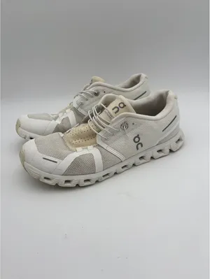 On Cloud Woman’s Size 8 Running Shoes - Excellent Condition-Running Or Casual thumbnail 3