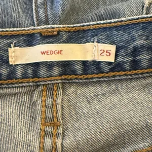Levi's Premium Wedgie Straight Leg Jeans Womens Blue Denim‎ 25x27.5 Button Fly thumbnail 5