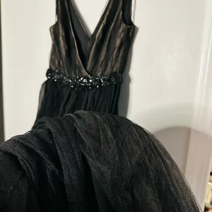 Badgley Mischka Black pleated Tulle Chiffon V-neck Gown size 2 thumbnail 9