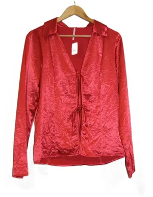 Free People‎ Star Eyes Top Women M Red NEW Crinkle Satin Tie Front Long Sleeve thumbnail 1