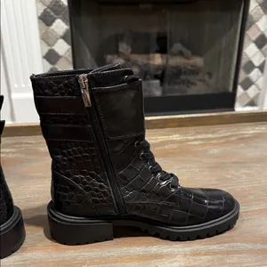 Vince Camuto Fawdry Black Croc Combat Boots Size 5.5 Lug Sole Leather Grunge‎ thumbnail 6
