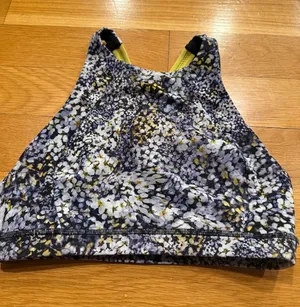 Lululemon Free to serene high neck bra size 6 . thumbnail 1