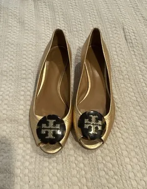 Tory Burch Gold Metallic Leather Tortoise Shell Logo Wedge Pumps thumbnail 1