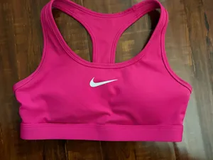 Nike Swoosh Sports Bra Women’s thumbnail 1