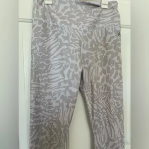 Good American leopard print white and silver leggings thumbnail 2