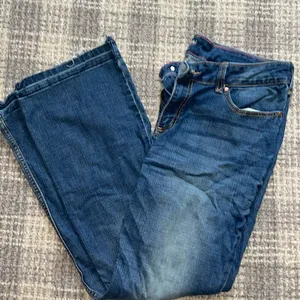 Wrangler bootcut jeans thumbnail 2
