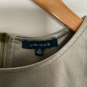 Kirious Faux Leather‎ Sleeveless Crop Top Size Medium Taupe thumbnail 2