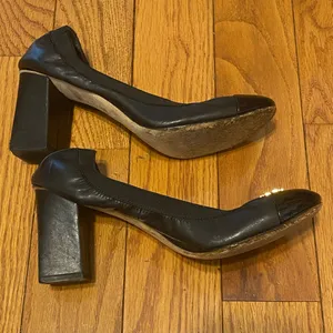 Tory Burch Jolie Patent Leather Cap-Toe Pumps Black Size 8 8M‎ thumbnail 2