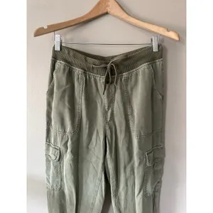 American Eagle Green Elastic Waist Cargo Joggers Size Small Short thumbnail 5