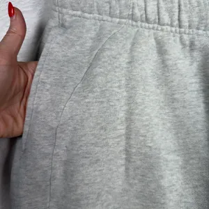 Lululemon XL Scuba Mid-Rise Oversized Jogger Regular Heathered Ultra Light Grey thumbnail 4