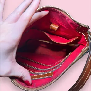 Vintage Dooney & Bourke CLAREMONT Cross Body Pebbled Leather Purse thumbnail 3
