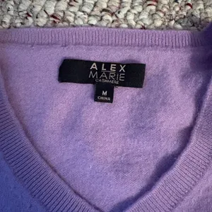 100% Cashmere Alex Marie Sweater Medium Purple V-Neck Long Sleeve Pullover thumbnail 4