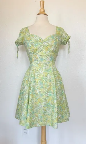 Vintage-Inspired Green Floral Fit & Flare Sweetheart Dress thumbnail 1