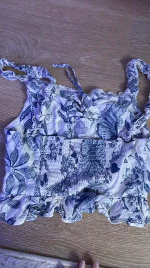 Urban Outfitters Top thumbnail 2