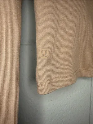 Lululemon LA Turtleneck Long Sleeve in Soft Sand Women’s Size 4 Athletic Top thumbnail 8