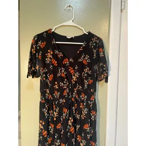 Ember Women's Size Medium Midi Dress Black Orange Floral V-Neck Short Sleeve thumbnail 2