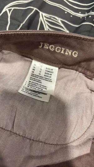 American Eagle mauve ripped jeans thumbnail 3