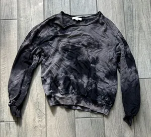 Elegant Black and Gray Women's Sweater thumbnail 1