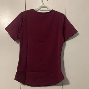 Scrub Star Women’s Size Small Wine Color Scrub Top NWOT thumbnail 6