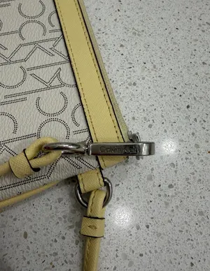 Women’s Calvin Klein Pastel Yellow Cream Wristlet Wallet EUC thumbnail 4