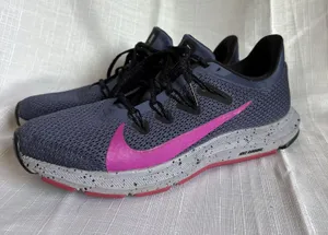 Nike Women's Quest 2 SE Running Shoes - Grey/Hot Pink Size 8.5 (Style CJ6186-601 thumbnail 1