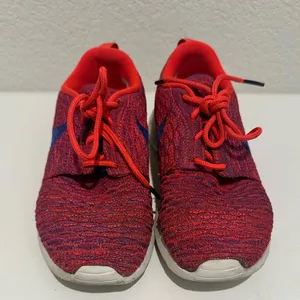 Nike Womens Roshe One Run Flyknit Red/Violet Sneakers 6.5 thumbnail 2
