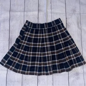 Hollister Classic Black Plaid Pleated Skirt thumbnail 3