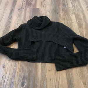Black Turtleneck Crop Top thumbnail 3