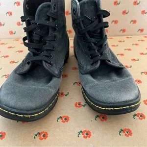 ✨ Dr.‎ Martens Doc Martens Women’s Black Gray Canvas Shoes 7 thumbnail 3