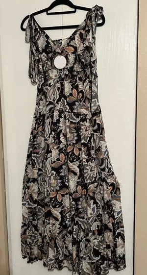 Kyemi maxi floral tie strap dress size Large. NWT thumbnail 1