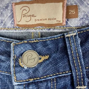 PAIGE Hollywood Hills Distressed Mid Rise Jeans 25 Neutral Casual Concert thumbnail 4