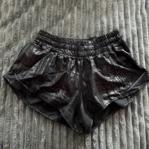Lululemon Hotty Hot Short II *2.5" Manifesto thumbnail 2