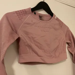 Gymshark Crop Long Seeve thumbnail 2