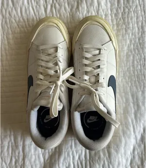 Nike Sneakers White Women’s 7 thumbnail 2