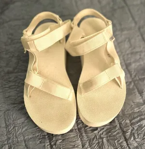 Teva Platform White Sandals Womens size 8 thumbnail 1
