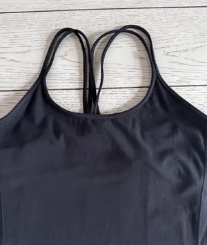 Lululemon black tank top size 8 excellent pre owned condition thumbnail 3