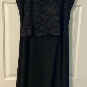 Black wedding dress with lace bodice and chiffon‎ skirt and straps Size XL thumbnail 8