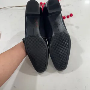Munro Black Shoe with Silver Buckle thumbnail 8