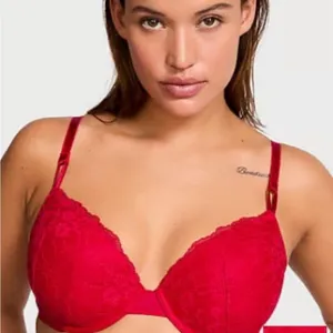 Victoria secret Red Size undefined thumbnail 1