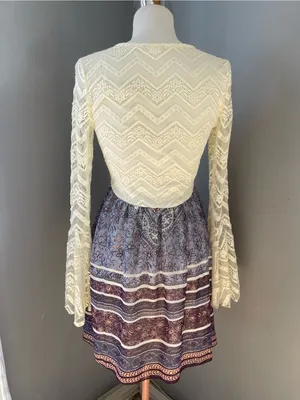 VENUS Lace Bodice Long bell Sleeve V-Neck Dress in Cream and Navy thumbnail 3