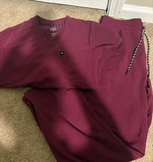 Beyond scrubs scrub set Purple Size small/medium petite thumbnail 1