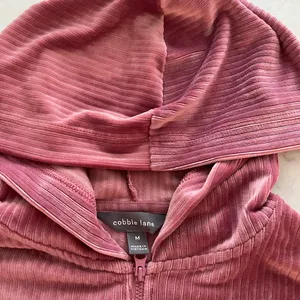 NWOT Chic Pink Velvet‎ Hoodie thumbnail 4
