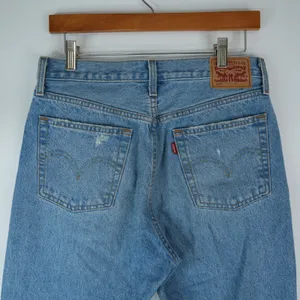 Levis 501 Jeans Womens 28x26 (30x25)‎ Ankle Crop Distressed Denim High Rise Mom thumbnail 4