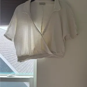 Urban Outfitters Blouse Top Womens Small Cropped White Wrap Short Sleeve thumbnail 10