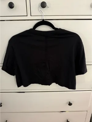 Black Athletic T Shirt Size 4 thumbnail 2